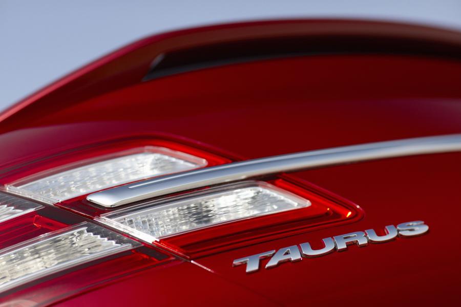 Ford Taurus SHO 2012 года  (фото 10 из 18)